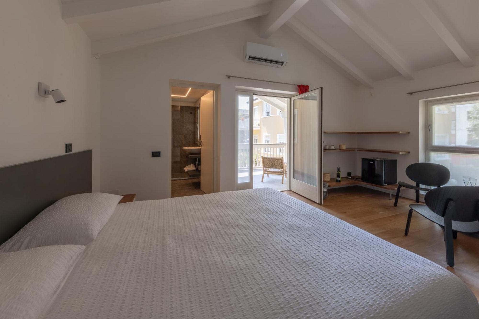 La Barchessa Loft & Rooms - Free Parking 特伦托 外观 照片