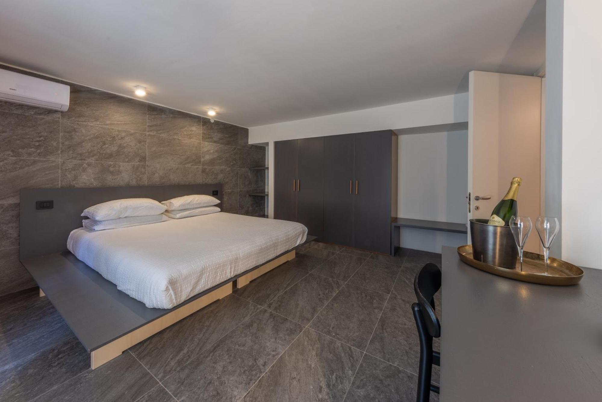 La Barchessa Loft & Rooms - Free Parking 特伦托 外观 照片