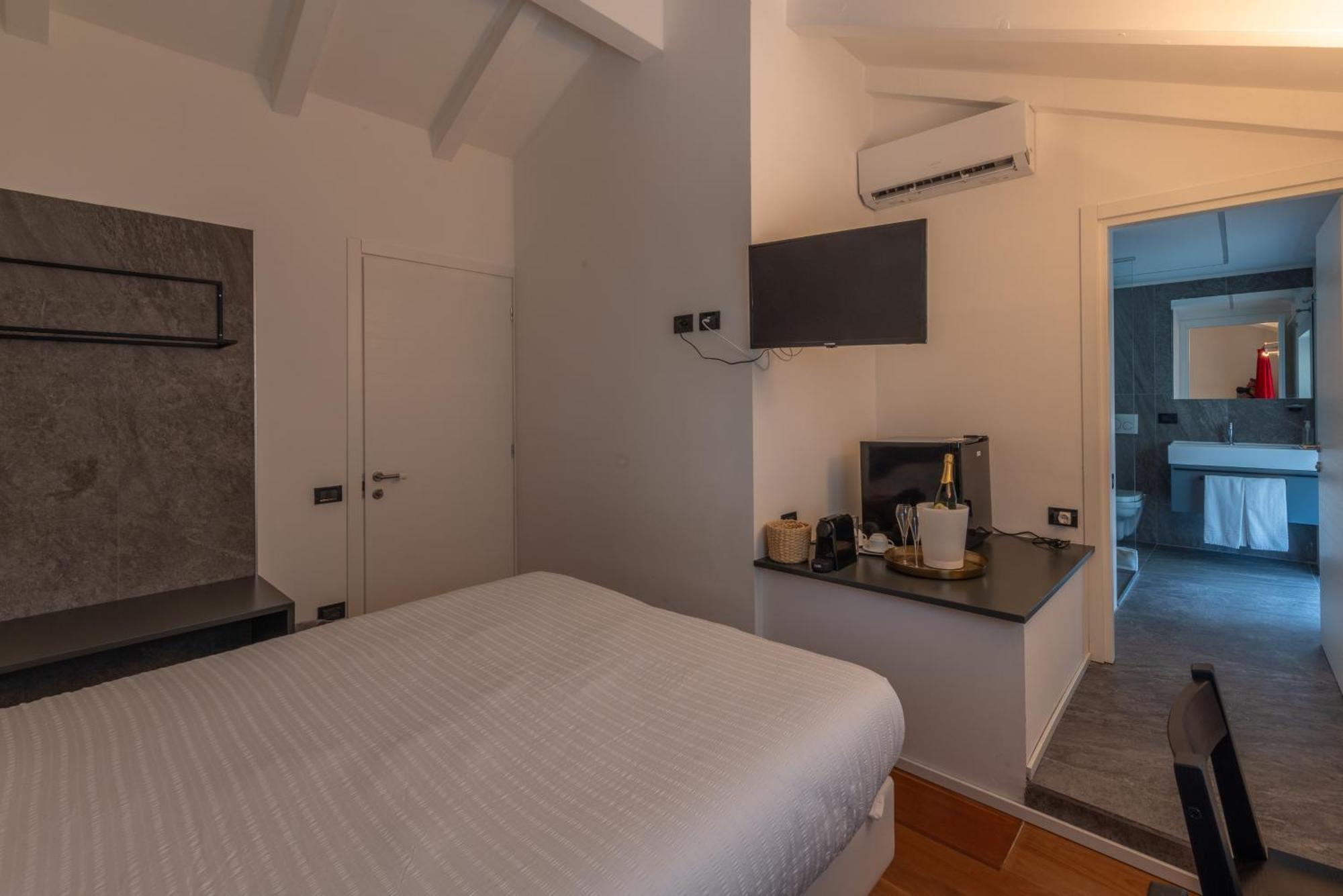 La Barchessa Loft & Rooms - Free Parking 特伦托 外观 照片