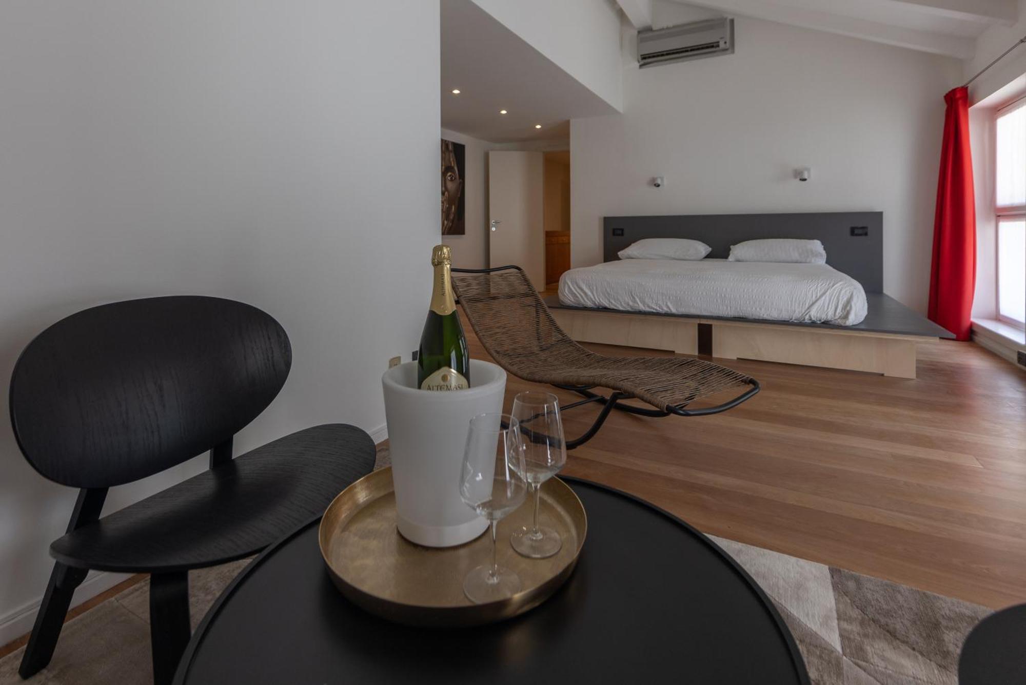 La Barchessa Loft & Rooms - Free Parking 特伦托 外观 照片